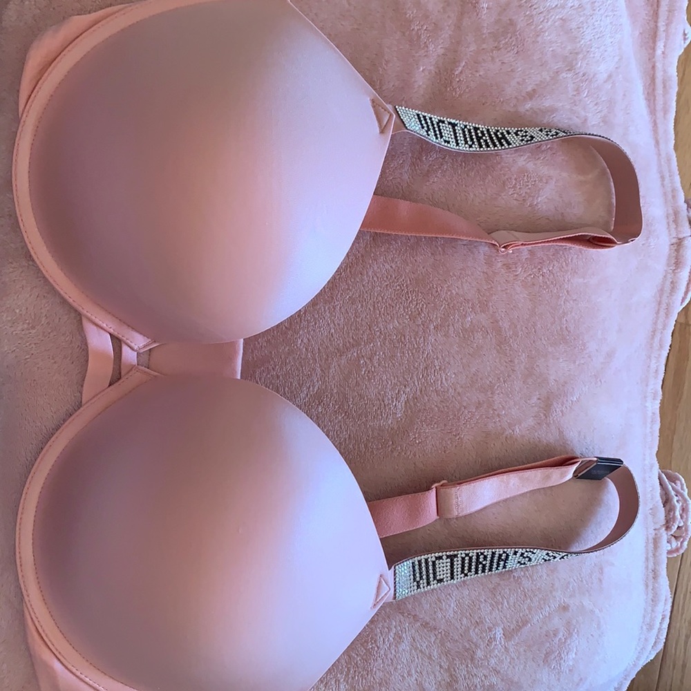 NEW WITH TAGS VICTORIAS SECRET SHINE STRAP VERY SEXY PUSH UP BRA 36DDD RET $70